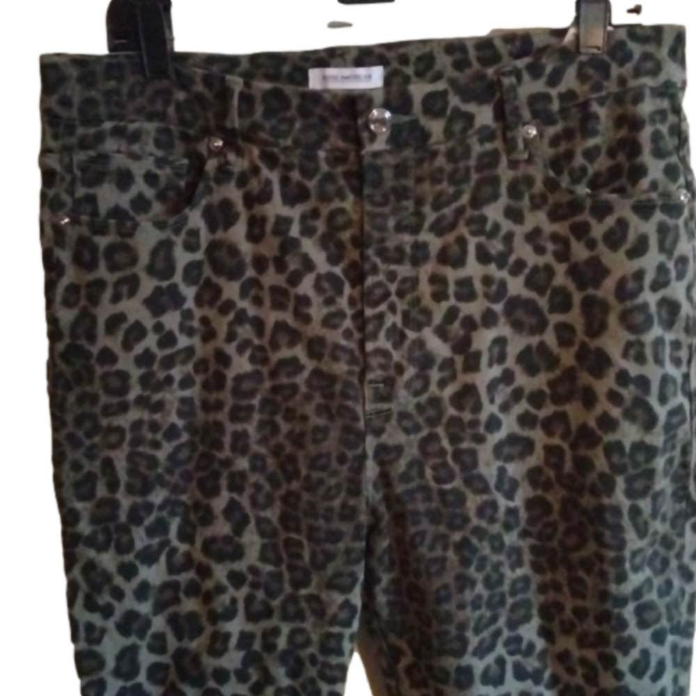 Good American Good waist crop jeans. Plus size 16. Animal print. - Picture 2 of 13